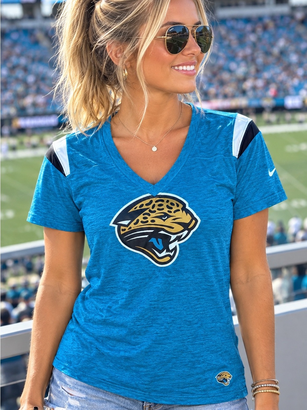 Nike NFL Jaguars Teal Short Sleeve Womens Small Tee Shirt Football Game Day